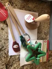 Crate And Barrel NWT wooden cookie stamp and Williams Sonoma mini spatula set