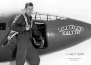 *5X7* PHOTO CHUCK YEAGER IN FRONT OF THE BELL X-1 "GLAMOROUS GLENNIS" (EP-661)