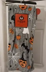 HALLOWEEN Plush Throw Blanket 50 x 70” Pumpkin Spider Web Bats