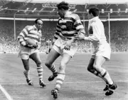 Wigan's Eric Ashton Lays The Ball Back To Teammate 1963 OLD RUGBY PHOTO