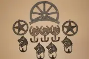 (8) Rustic Ranch House Entryway Coat Hooks Wagon Wheel Plaque, Cast Iron