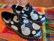 DR MARTENS 1461 QUAD BLK & WHITE POLKA DOTS SMOOTH US 7 EU38 NEVER WORN PERFECT