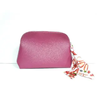 Estee Lauder 粉色化妝包，售380元。
