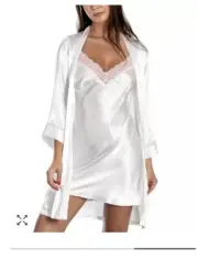 NWT Linea Donatella Mrs. Embroidered Robe & Chemise Nightgown Set - Medium