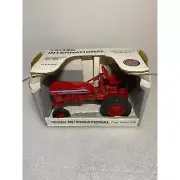 Ertl International Cub Tractor 1976-1979, Diecast 1/16