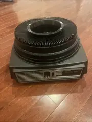 Vintage Kodak Carousel 750 Film Slide Projector w/ 140 Slide Tray