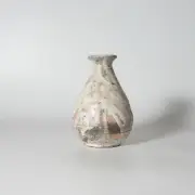 Kohiki tokkuri sake bottle. Keita Yamato.