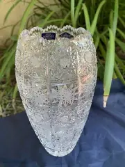 VINTAGE BOHEMIA CLEAR QUEEN LACE HAND CUT 24% LEAD CRYSTAL JAR SHAPED VASE 9”