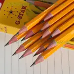 一盒 12 支 GSTAR 鉛筆