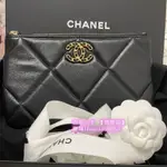 現貨+免運 CHANEL 19系列编织LOGO 手拿包黑色一字拉链零钱包AP1059實拍