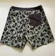 Quiksilver Men's Highline Arch Board Shorts Mid Length Size 31 Camo