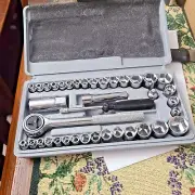 40-Piece Socket Tool Set Ratchet Set METRIC/SAE 1/4" & 3/8" Drive w/ Case NEW