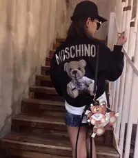 在飛比找Yahoo!奇摩拍賣優惠-Moschino Teddy Bear Bag 標籤熊鍊帶包