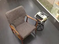 在飛比找Yahoo!奇摩拍賣優惠-【 一張椅子 】北歐丹麥風 休閒單椅 沙發椅