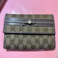 在飛比找PopChill優惠-[二手] GUCCI 2011春夏薰衣草紫色皮經典雙g布料蝴