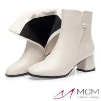 在飛比找momo購物網優惠-【MOM】真皮短靴 粗跟短靴/真皮優雅珍珠釦造型粗跟短靴(米