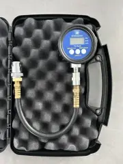 0-300 PSI STANDARD BORE AIRCRAFT DIGITAL TIRE PRESSURE GAUGE WITH STANDARD VALVE