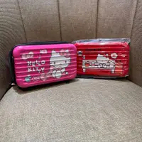 在飛比找蝦皮購物優惠-Hello Kitty旅行箱造型硬殼包化妝包