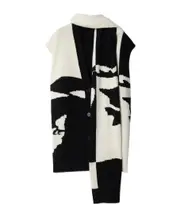 Equestrian Knight motif cape One size Black/Chalk