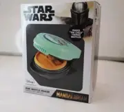 Star Wars The Mandalorian The Child Baby Yoda Grogu 4” Mini Waffle Maker NEW !!!