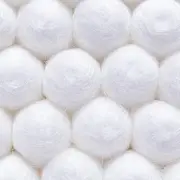 Greoer 100 Pack Super Soft Cotton Wool Balls, Absorbent, Biodegradable, Round Cotton Balls for Babies Adults Make Up Nail Polish Remover