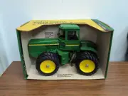 1/16 Ertl Farm Toy John Deere 8630 Tractor With Box