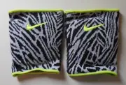 Nike Essential Graphic Knee Pads Unisex Black/White/Volt M/L One Pair