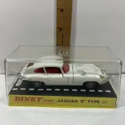 Dinky Toys 131 Jaguar E Type 2+2 in original clear plastic case