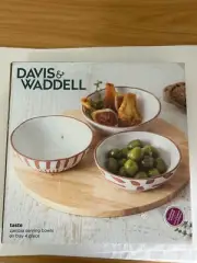 Brand New Davis & Waddell Zambia Serving Bowls on Tray In Box (4 Piece)