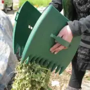 2pcs Leaf Scoops Hand Rakes - Large Plastic Garden Grabbers for Picking Up Leave