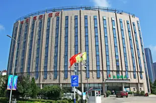 莫泰168(青島開發區長江中路區政府金沙灘店)Motel 168 (Qingdao Development Zone Changjiang Middle Road)