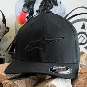 ALPINESTAR MENS CAP "AGELESS" IN BLACK/BLACK FLEX FIT MX SKATE CURVED BRIM PEAK