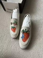 NIB Gucci Women Strawberry Brixton Loafers size 37