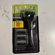 GILLETTE LABS RAZOR SET INCLUDES 1 RAZOR HANDLE, 4 CARTRIDGES & 1 SHOWER HANGER