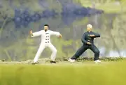 1:64 Painted Figure Model Miniature Resin Diorama Sand Tai Chi Sport Exercise