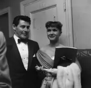 Actress Debbie Reynolds and Eddie Fisher attend the Academy Awards- 1957 Photo 1