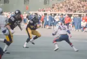 Franco Harris Pittsburgh Steelers eludes Rex Kern Buffalo Bills a- 1974 Photo