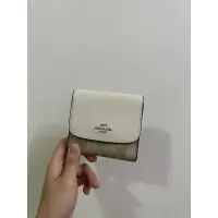 在飛比找蝦皮購物優惠-全新 coach 正品 精品 女用 米色 錢包 皮夾 小錢包