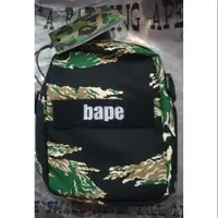 在飛比找蝦皮購物優惠-BAPE 迷彩側背腰包