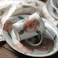 在飛比找ETMall東森購物網優惠-器昔手繪釉下彩花卉日式圓形陶瓷餐盤子復古早餐盤家用馬克杯水杯