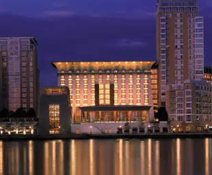 加那利河濱廣場飯店Canary Riverside Plaza Hotel