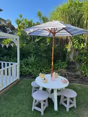 Round Picnic Table - Navy/White umbrella