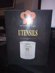 CUT AND CRUST DESIGN UTENSILS HOLDER