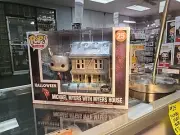 Funko Pop! Town: Halloween - Michael Myers with Myers House Exclusive #25