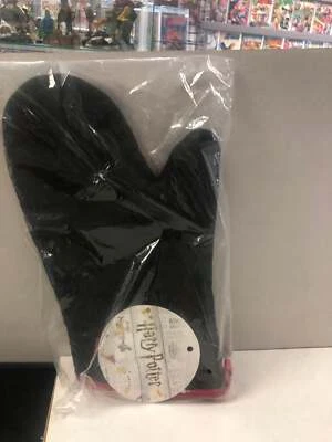 Wb WB RED HOGWARTS OVEN MIT UNOPENED GREAT CONDITION
