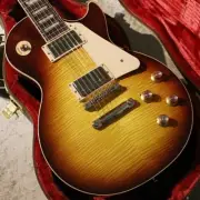 Gibson - Thin striped, swaying grain all over the place - Les Paul Standard '60s