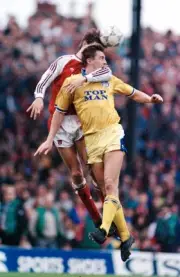 Tony Adams of Arsenal Lee Chapman of Leeds competing for a high ba- Old Photo