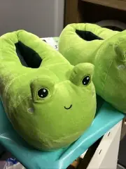 Friend the frog huge plush slippers size XL. 11-13 Unisex