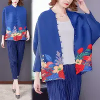 在飛比找momo購物網優惠-【K.W.】型-韓國三宅壓褶風格精品印花外套上衣二用(2色選