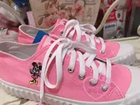 在飛比找買動漫優惠-♥小花花日本精品♥迪士尼米妮刺繡粉色休閒帆布鞋慢跑鞋親子鞋止